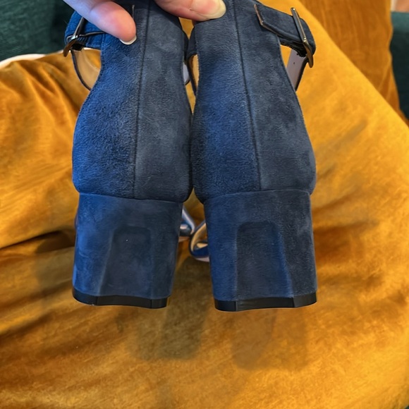 M. Gemi Navy Suede mid heel sandals only worn once! Size 39 - Picture 3 of 4